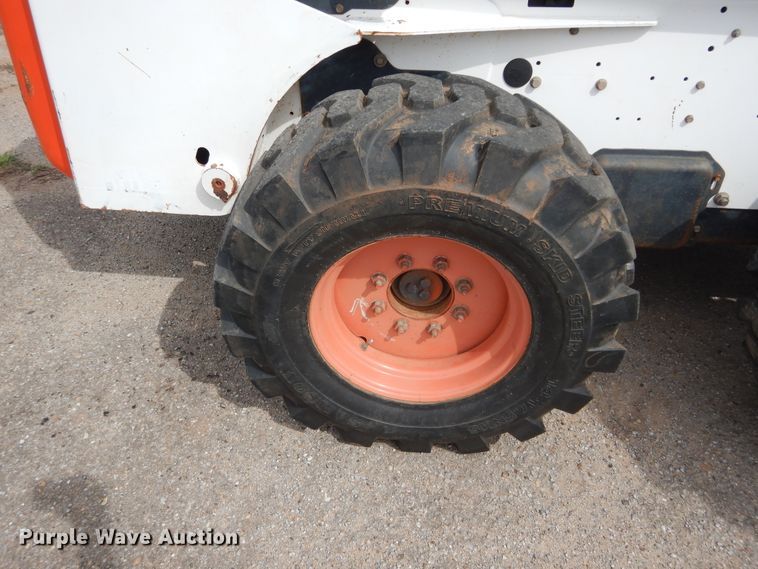 image for item GK9183 2007 Bobcat S330  skid steer loader