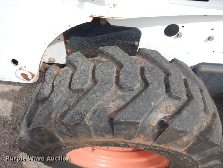 image for item GK9183 2007 Bobcat S330  skid steer loader