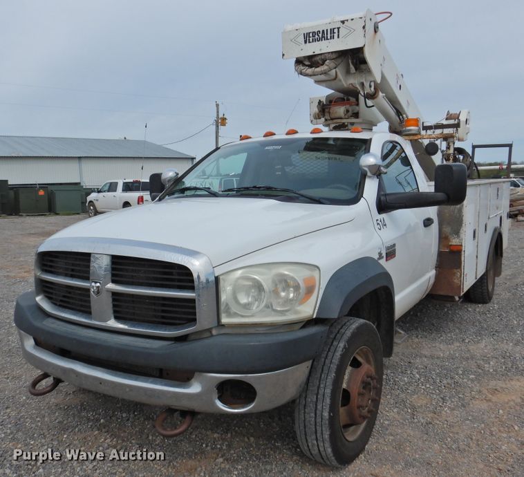 image for item GN9797 2009 Dodge Ram 5500 bucket truck
