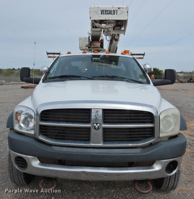 image for item GN9797 2009 Dodge Ram 5500 bucket truck
