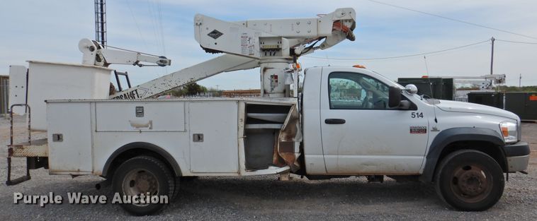 image for item GN9797 2009 Dodge Ram 5500 bucket truck
