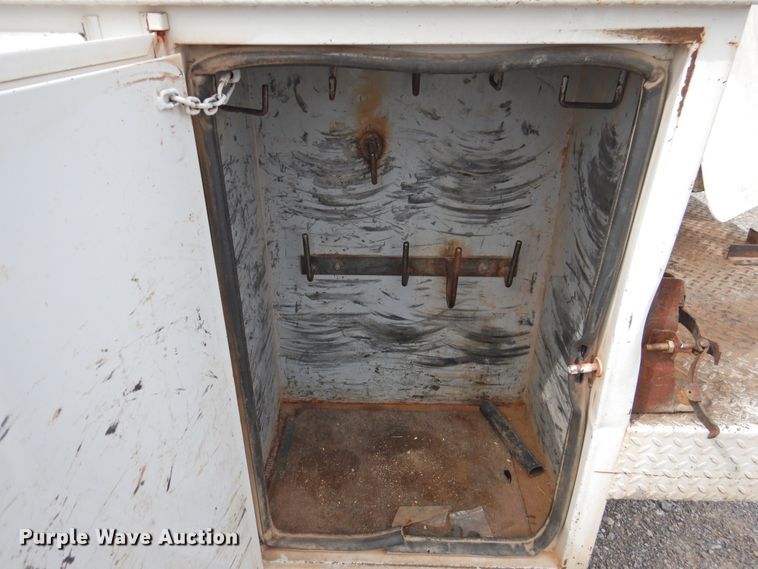 image for item GN9797 2009 Dodge Ram 5500 bucket truck