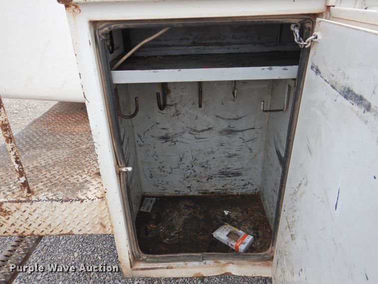 image for item GN9797 2009 Dodge Ram 5500 bucket truck