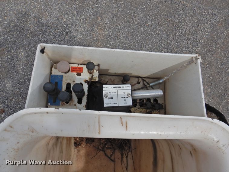 image for item GN9797 2009 Dodge Ram 5500 bucket truck