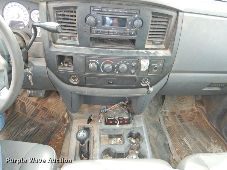 image for item GN9797 2009 Dodge Ram 5500 bucket truck