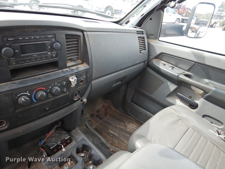 image for item GN9797 2009 Dodge Ram 5500 bucket truck