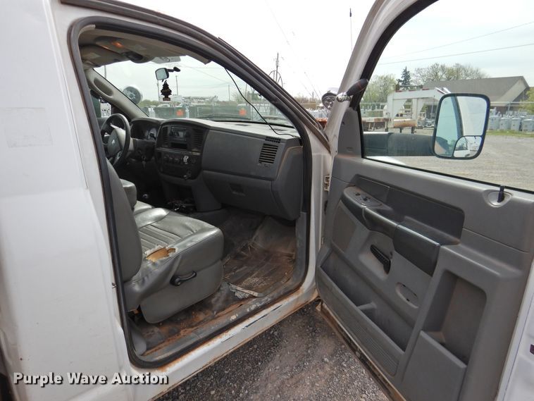 image for item GN9797 2009 Dodge Ram 5500 bucket truck