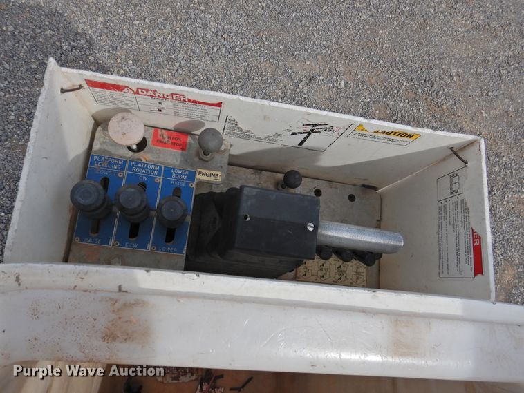 image for item GN9798 2012 Dodge Ram 5500 bucket truck