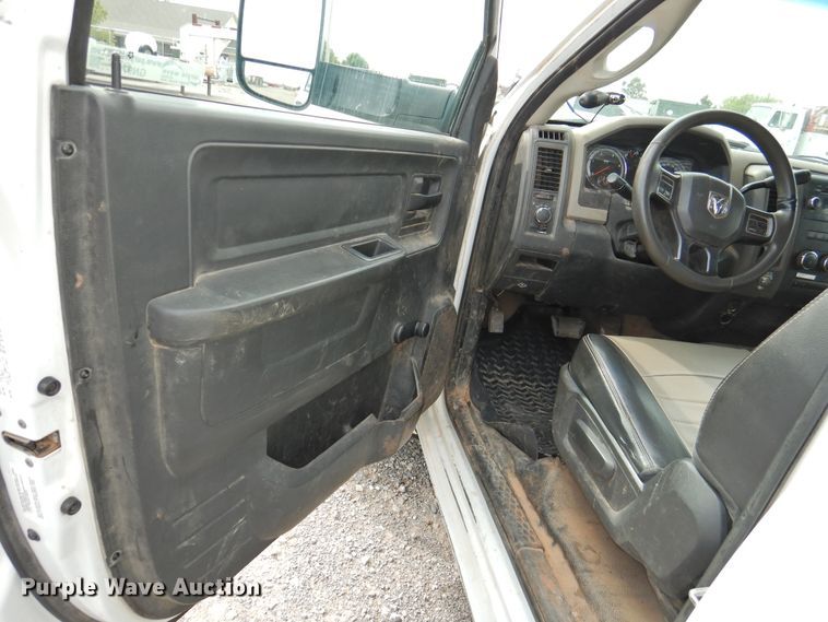 image for item GN9798 2012 Dodge Ram 5500 bucket truck