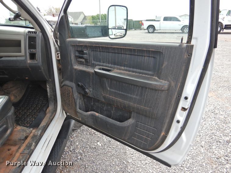 image for item GN9798 2012 Dodge Ram 5500 bucket truck