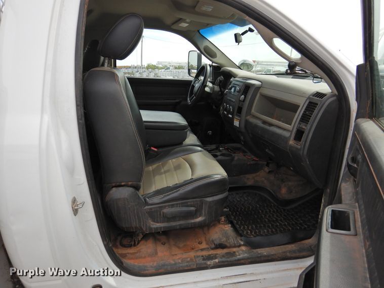 image for item GN9798 2012 Dodge Ram 5500 bucket truck