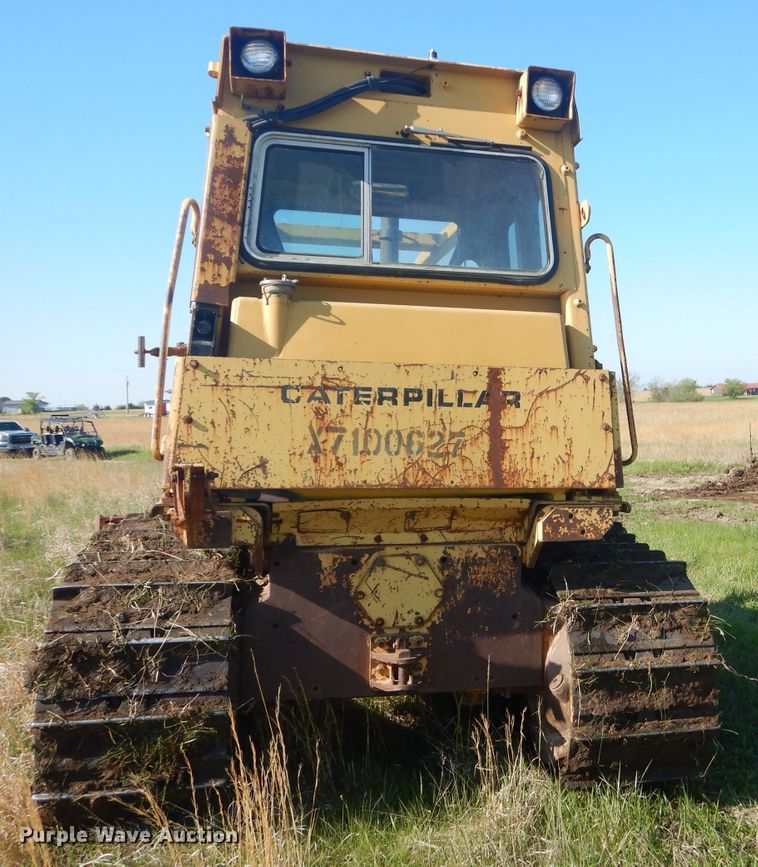 image for item GP9039 1981 Caterpillar D6D  crawler dozer