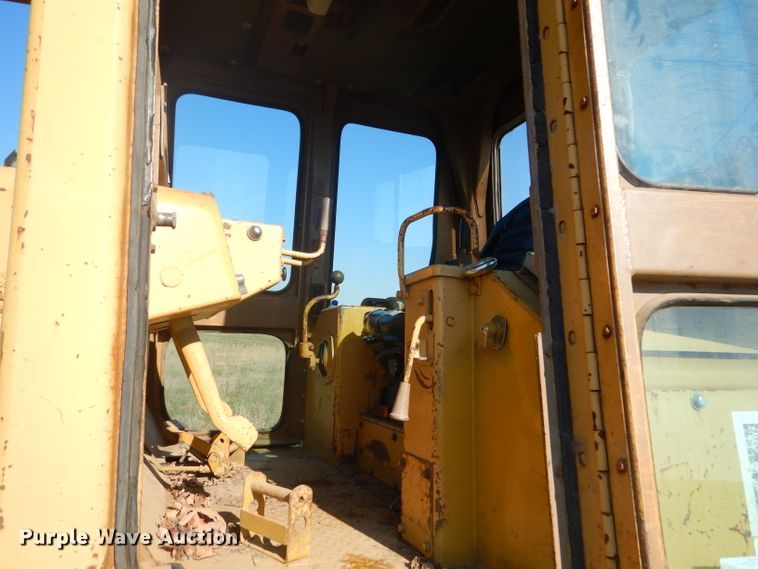 image for item GP9039 1981 Caterpillar D6D  crawler dozer