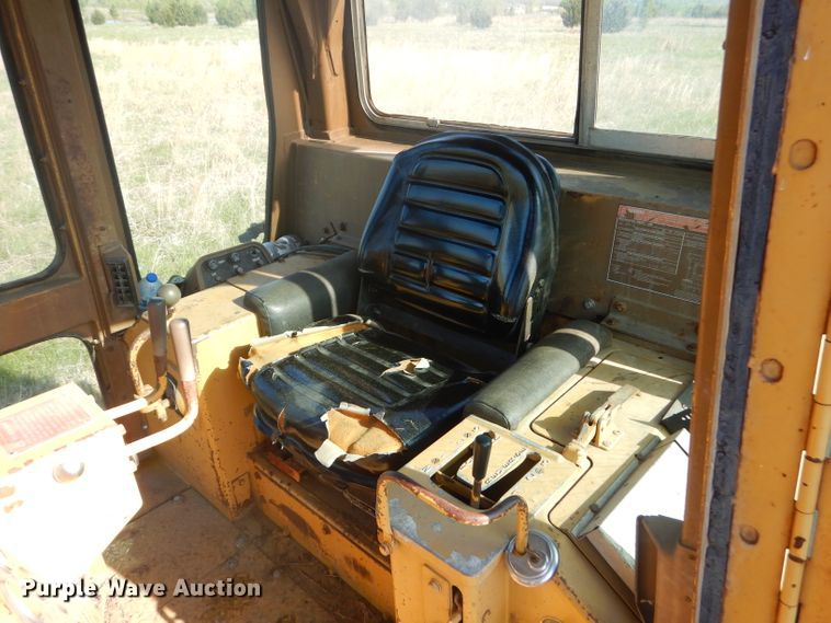 image for item GP9039 1981 Caterpillar D6D  crawler dozer