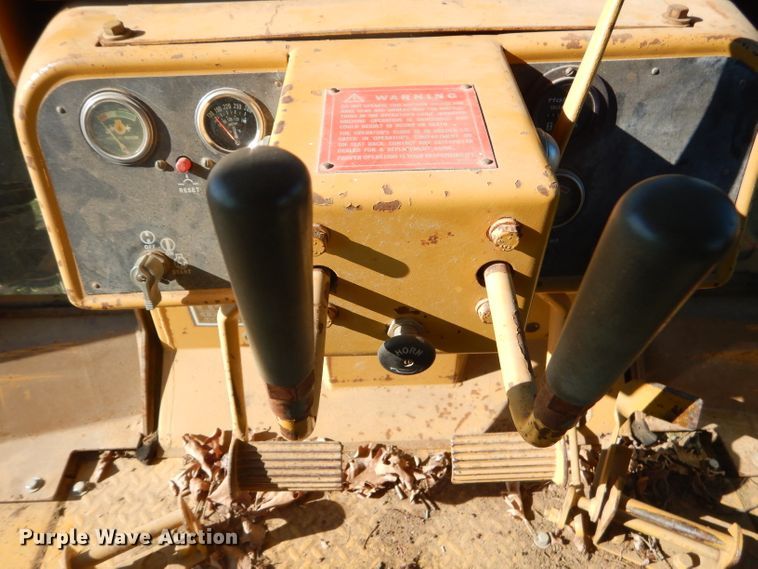 image for item GP9039 1981 Caterpillar D6D  crawler dozer