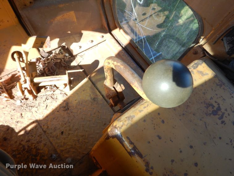 image for item GP9039 1981 Caterpillar D6D  crawler dozer