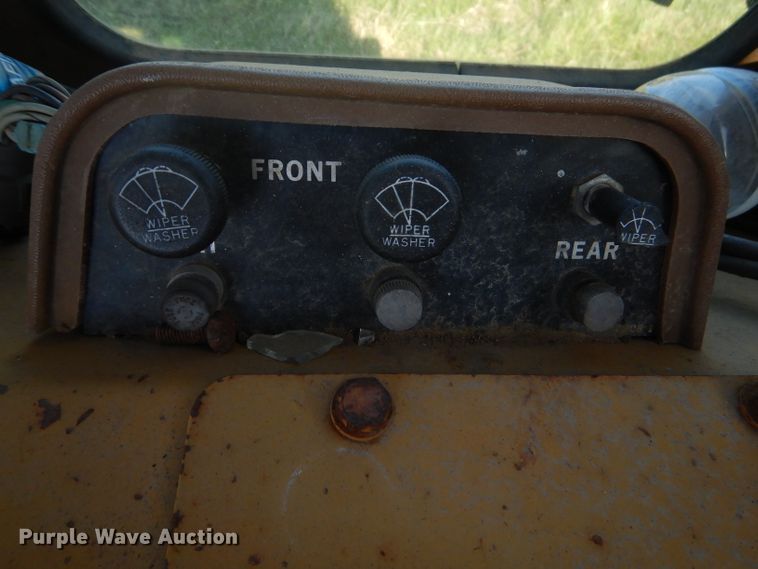 image for item GP9039 1981 Caterpillar D6D  crawler dozer