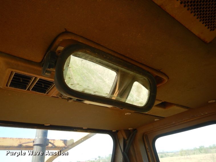 image for item GP9039 1981 Caterpillar D6D  crawler dozer