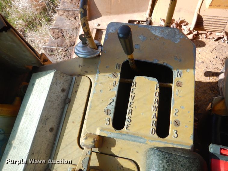 image for item GP9039 1981 Caterpillar D6D  crawler dozer