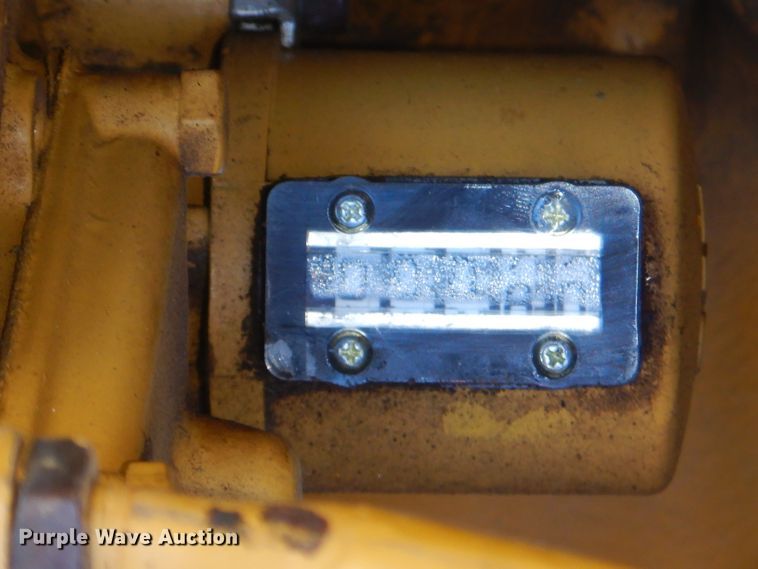 image for item GP9039 1981 Caterpillar D6D  crawler dozer