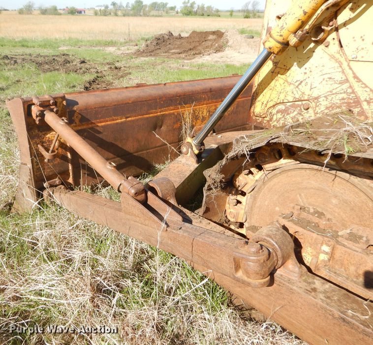 image for item GP9039 1981 Caterpillar D6D  crawler dozer