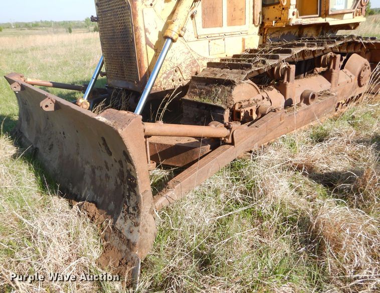 image for item GP9039 1981 Caterpillar D6D  crawler dozer