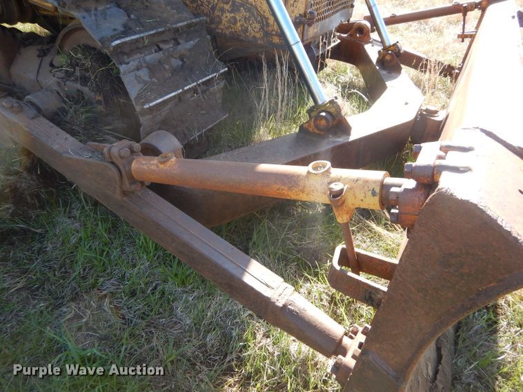 image for item GP9039 1981 Caterpillar D6D  crawler dozer