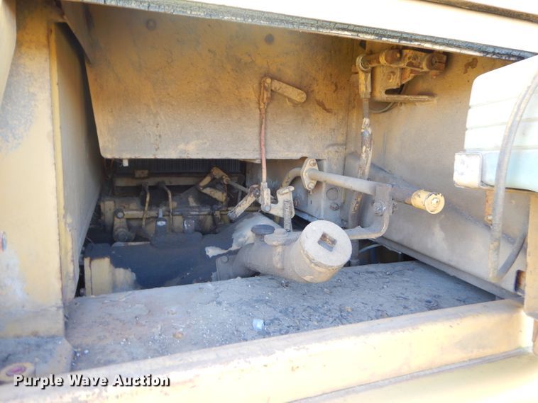 image for item GP9039 1981 Caterpillar D6D  crawler dozer