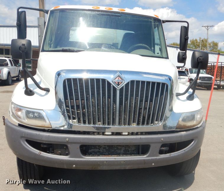 image for item GP9042 2010 International 4300 vacuum truck