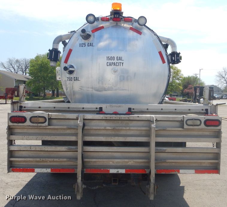 image for item GP9042 2010 International 4300 vacuum truck