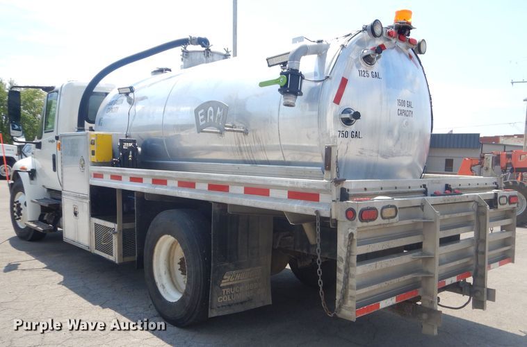 image for item GP9042 2010 International 4300 vacuum truck