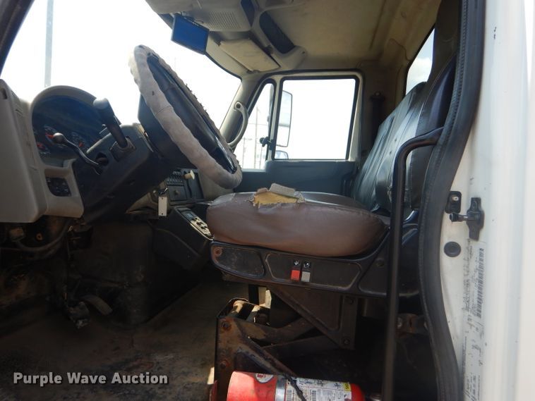 image for item GP9042 2010 International 4300 vacuum truck