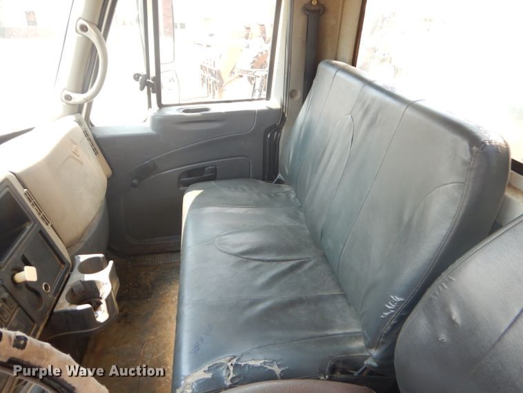 image for item GP9042 2010 International 4300 vacuum truck