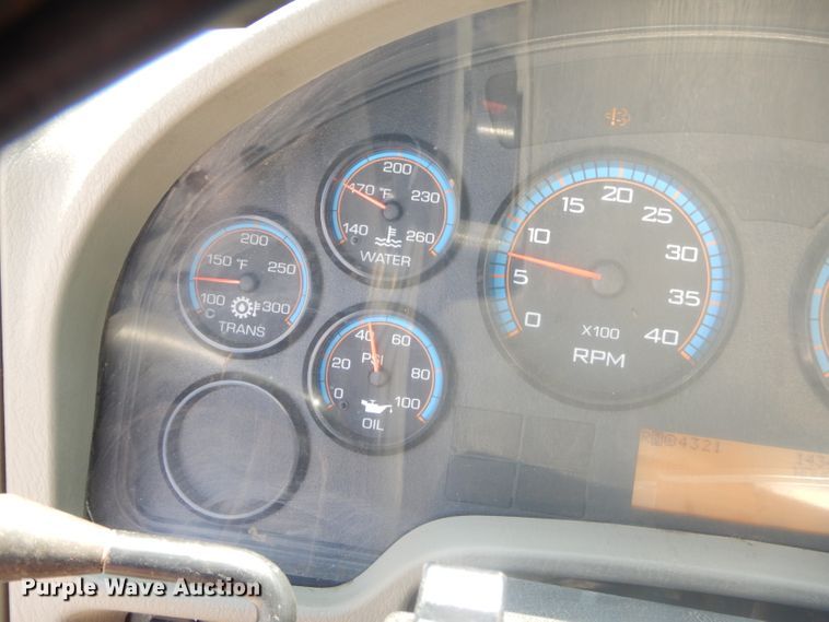 image for item GP9042 2010 International 4300 vacuum truck