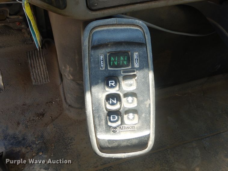 image for item GP9042 2010 International 4300 vacuum truck