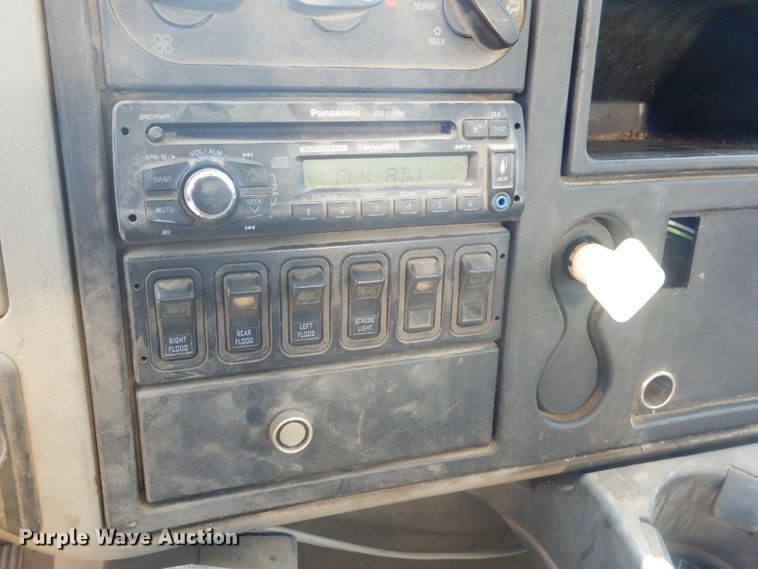 image for item GP9042 2010 International 4300 vacuum truck