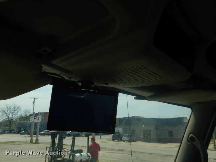 image for item GP9042 2010 International 4300 vacuum truck