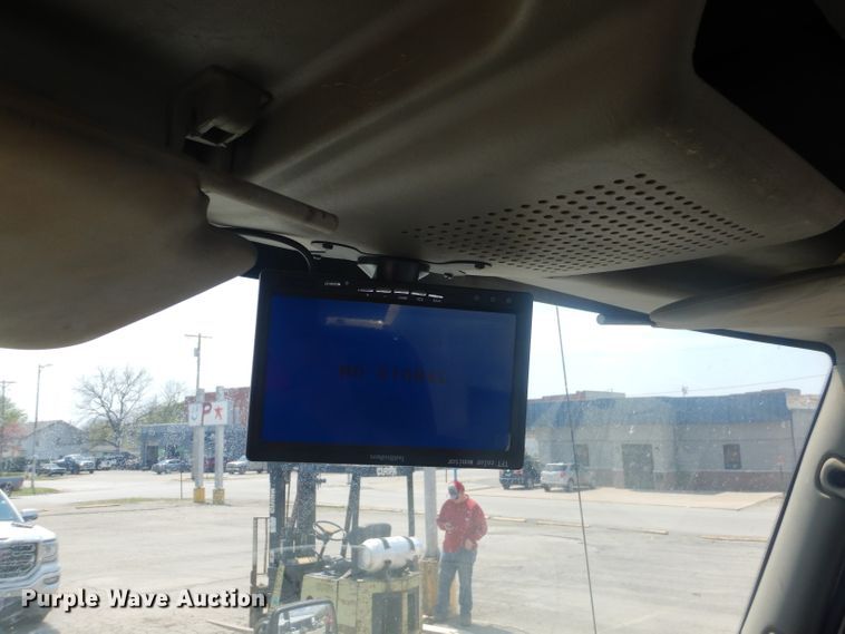 image for item GP9042 2010 International 4300 vacuum truck