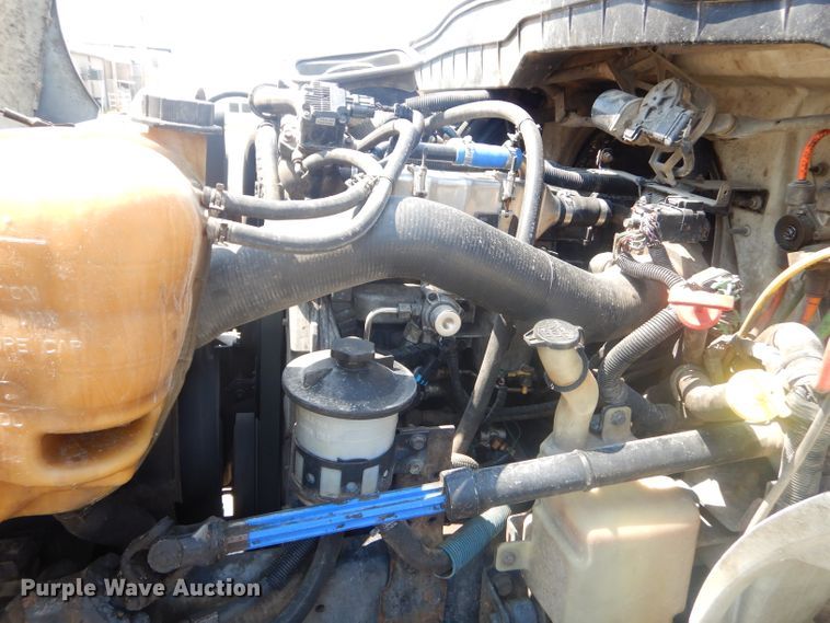 image for item GP9042 2010 International 4300 vacuum truck