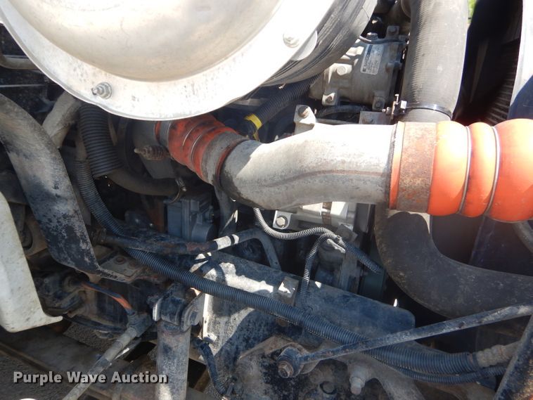 image for item GP9042 2010 International 4300 vacuum truck