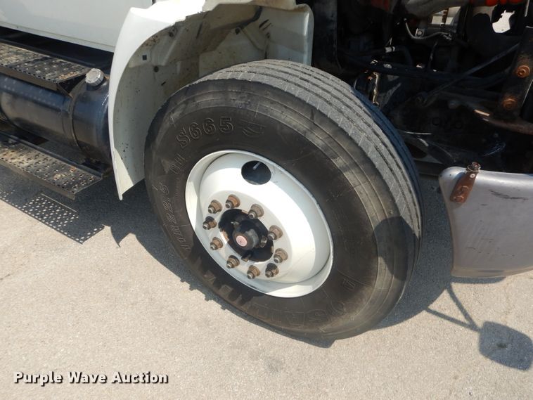 image for item GP9042 2010 International 4300 vacuum truck