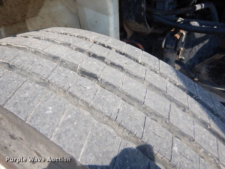 image for item GP9042 2010 International 4300 vacuum truck