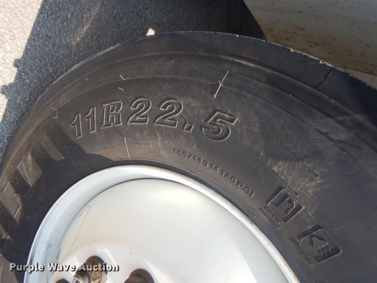 image for item GP9042 2010 International 4300 vacuum truck