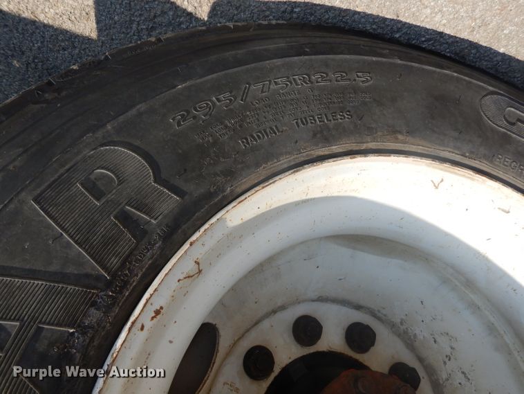 image for item GP9042 2010 International 4300 vacuum truck