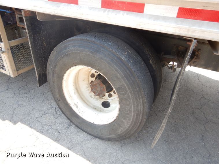 image for item GP9042 2010 International 4300 vacuum truck