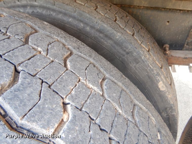 image for item GP9042 2010 International 4300 vacuum truck