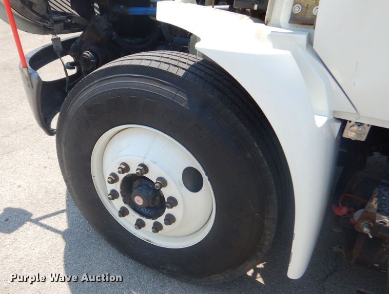 image for item GP9042 2010 International 4300 vacuum truck