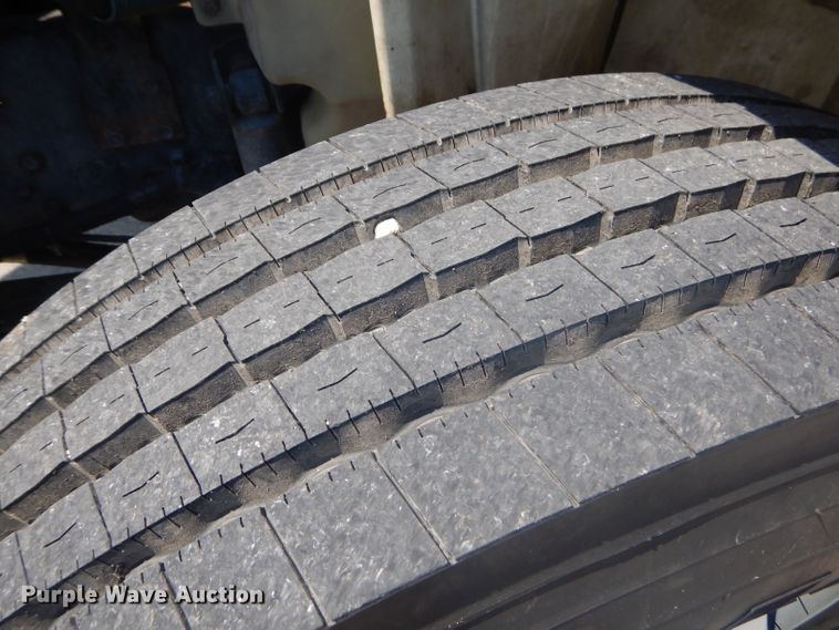 image for item GP9042 2010 International 4300 vacuum truck