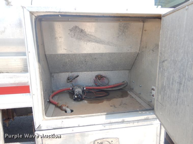 image for item GP9042 2010 International 4300 vacuum truck