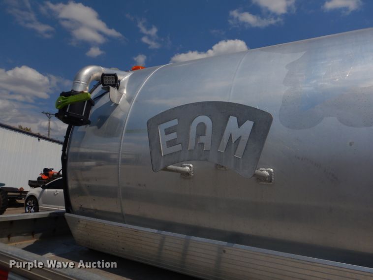 image for item GP9042 2010 International 4300 vacuum truck